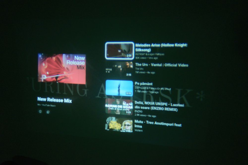 Videoproiector smart portabil HD cu Android 11