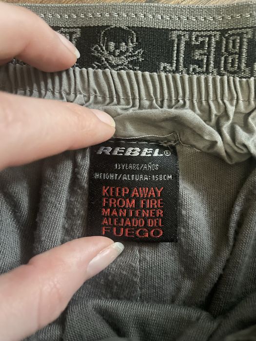 Rebel панталони.