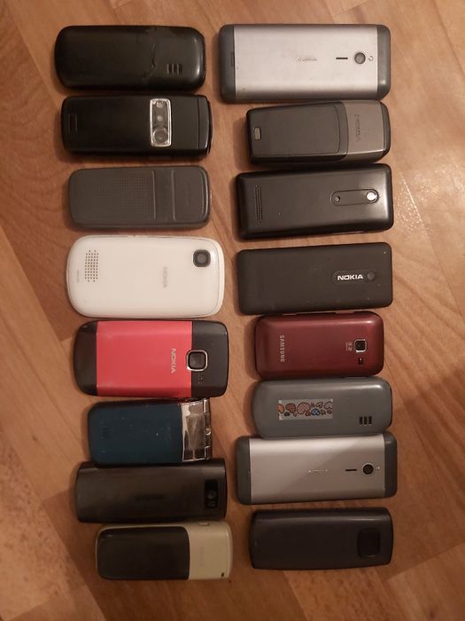 Продам простой телефон f300