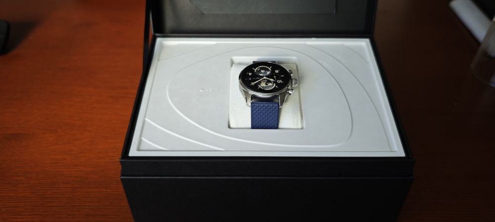 Продавам луксозен смартчасовник Montblanc summit 3, пълен комплект