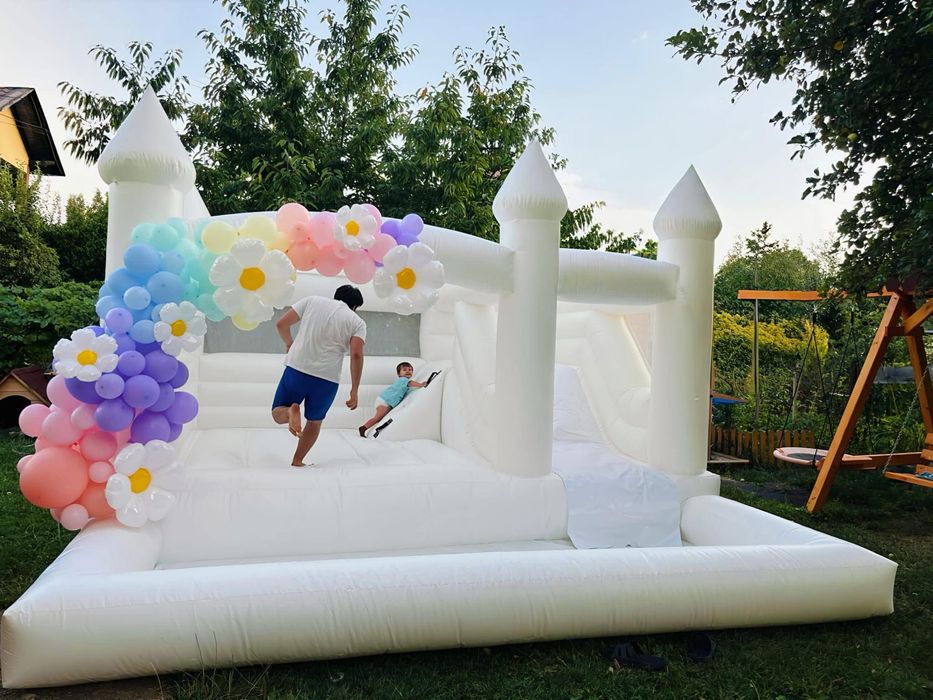 Castel alb gonflabil