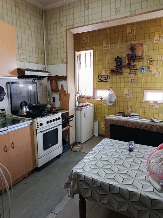 Продам 2 комнатую квартируи. Сто метров от кадышева базара.