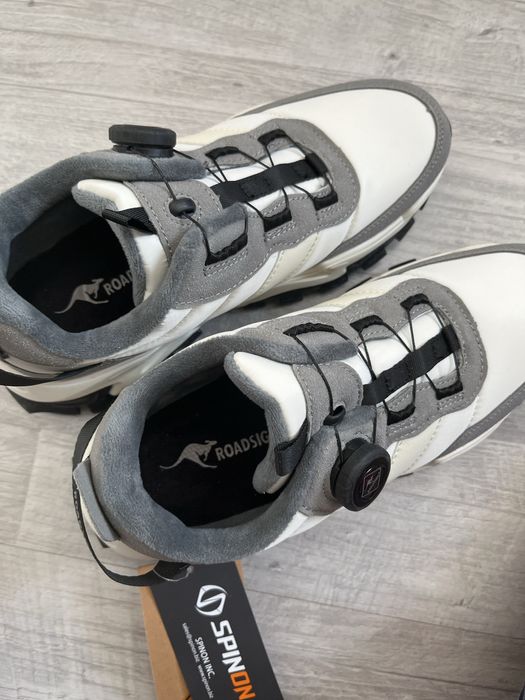 Продам кроссовки утепленные