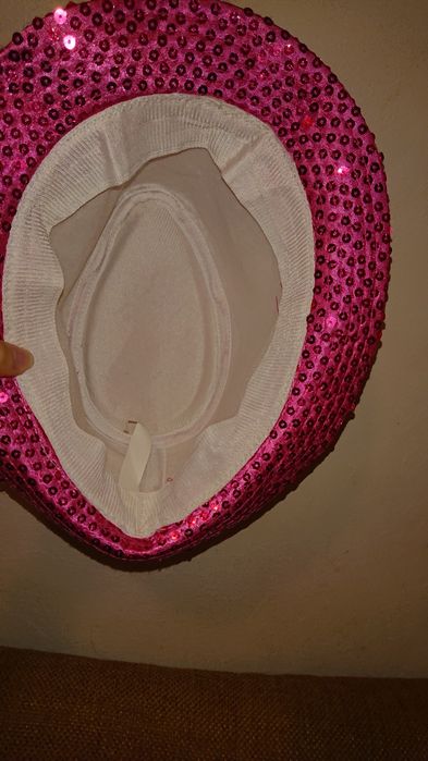 Pălărie roz cu paiete