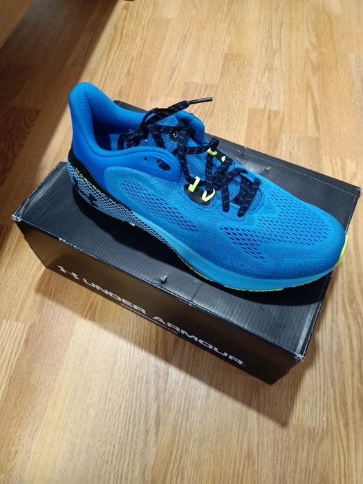 Vând pantofi sport Underarmour HOVR  mărimea 45