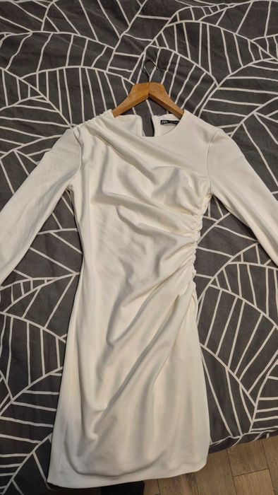 Продавам бяла рокля ZARA