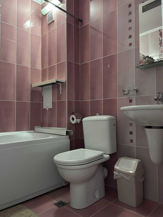 Дава се под наем Двустаен апартамент в Варна, м-т Траката - 66 кв.м за 408 € - Снимка #3