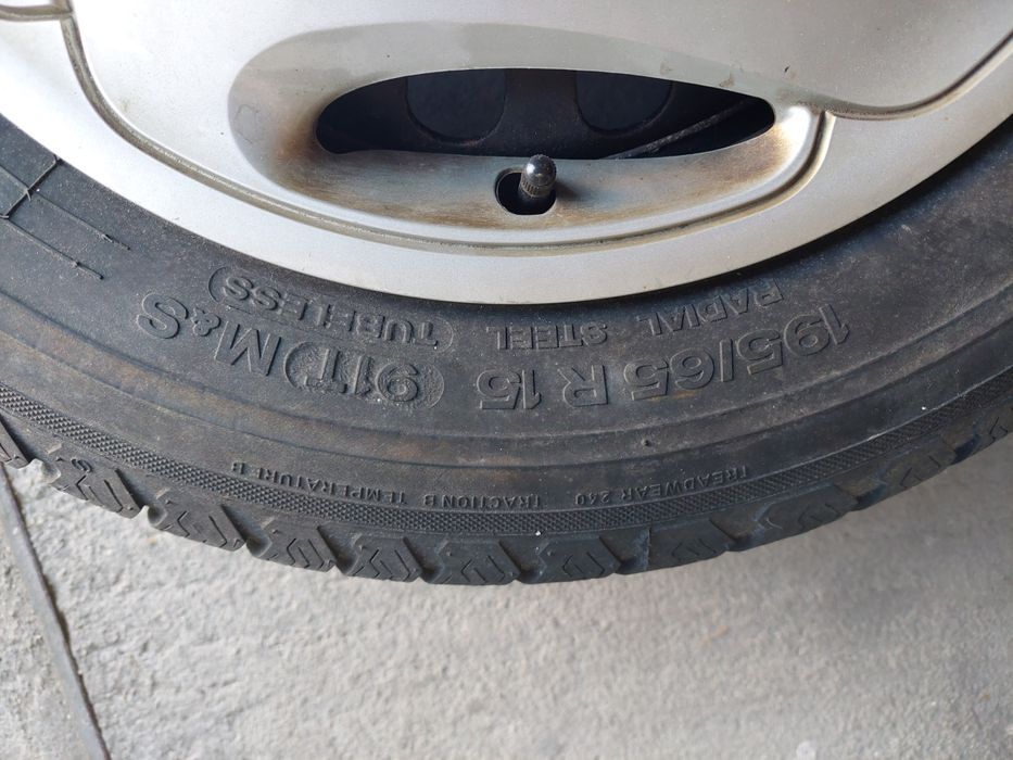 Продавам гуми Semperit 195/65/15
