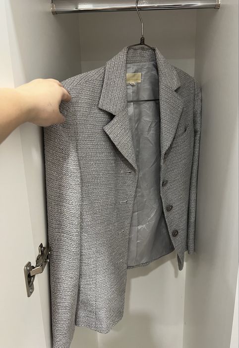 Продам пиджаки и плащи