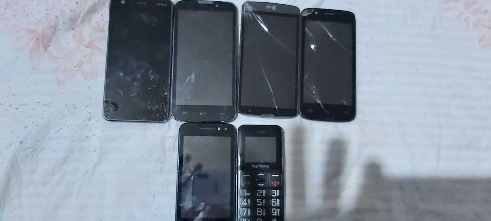 Продавам шест броя телефони без зарадни