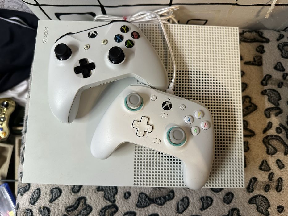 Xbox One S+8 игр 2 джойстика
