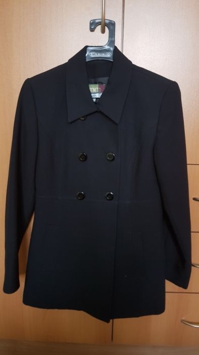 Тъмносиньо сако