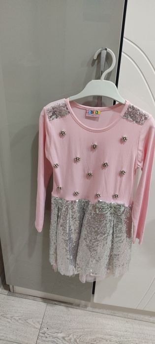 Продаю детскую платье