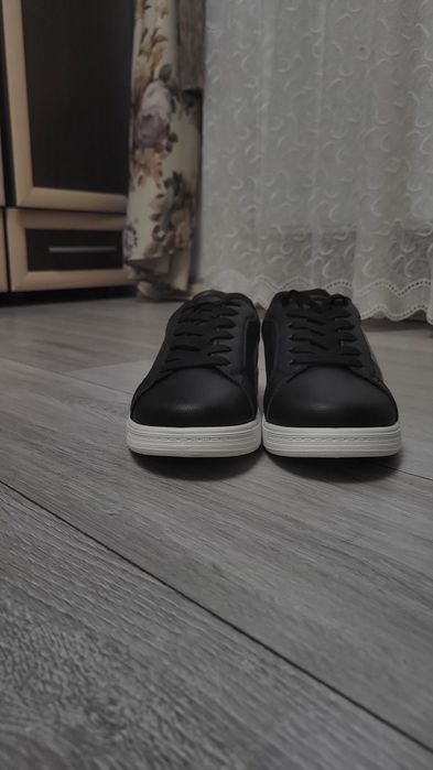 Adidași noi Graceland