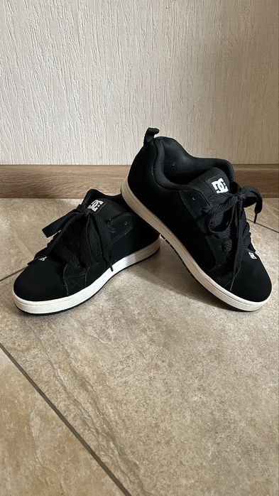 Продам кроссовки DCSHOEUSA