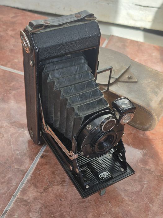 Aparat foto Zeiss cu burduf