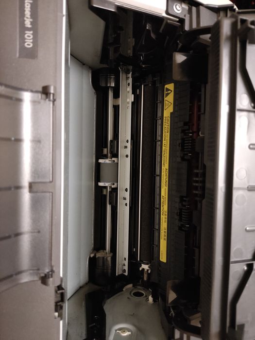 Принтер HP1010  Б/У в идеальном состоянии