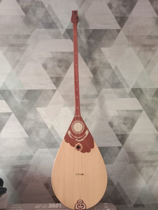 Дауысы жақсы домбыра