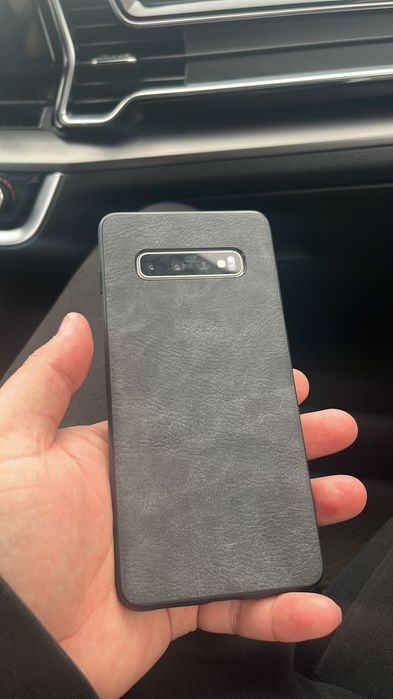 Продам телефон Самсунг с10+