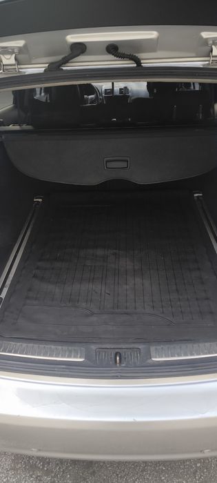 Продавам Toyota Avensis