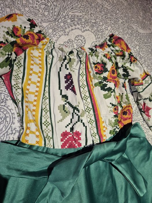 Дамска рокля с шевици