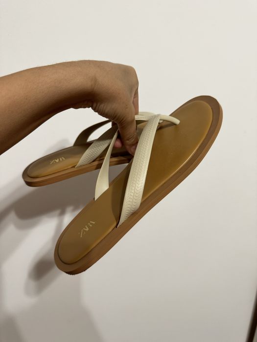 Сандалии Zara