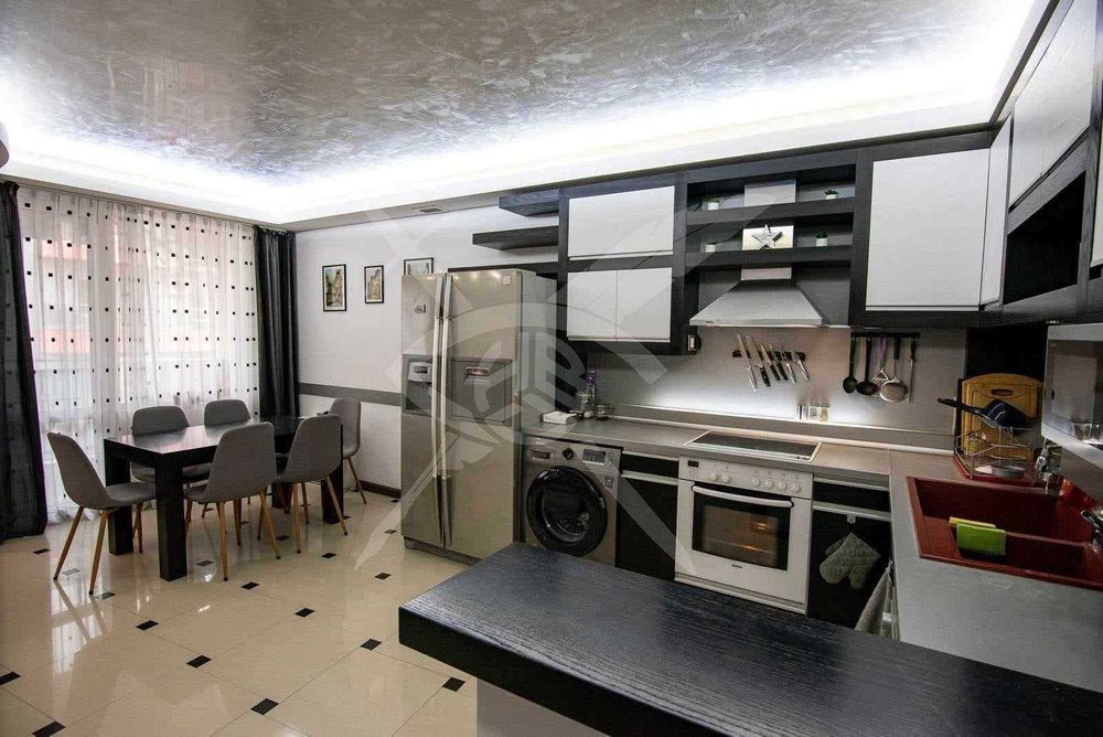 Тристаен апартамент в кв Кючук Париж - 11625111