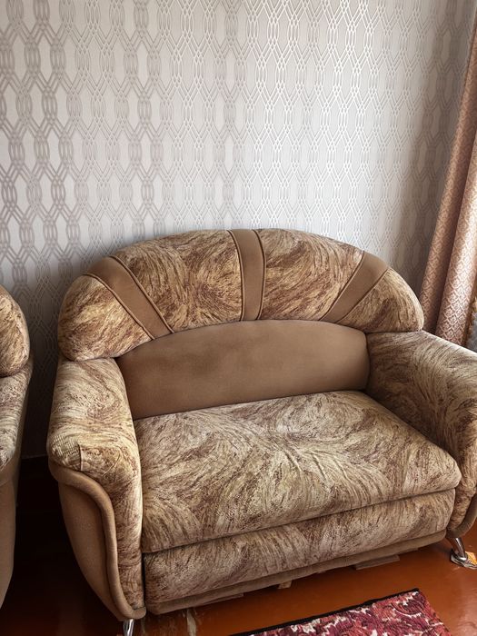 Продам два дивана с креслом б/у