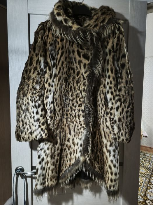 Шуба натуральная,мех рыси.