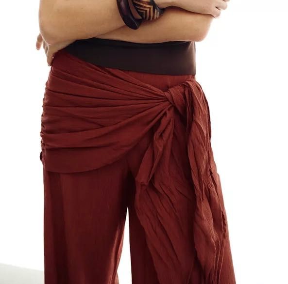 Pantaloni cu talie înaltă, cu eșarfă înnodată
