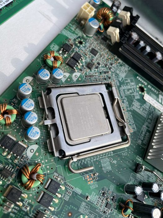 DELL, дъно, процесор - Q6600, охлаждане, РАМ - 4гб, захранване, кутия