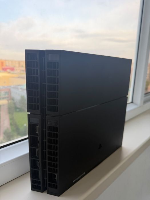 Продам PlayStation 4