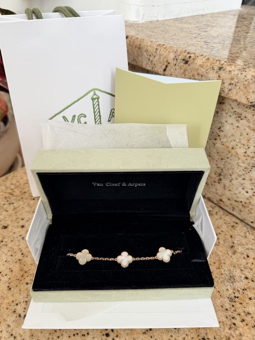 Гривни обеци и колие Van Cleef