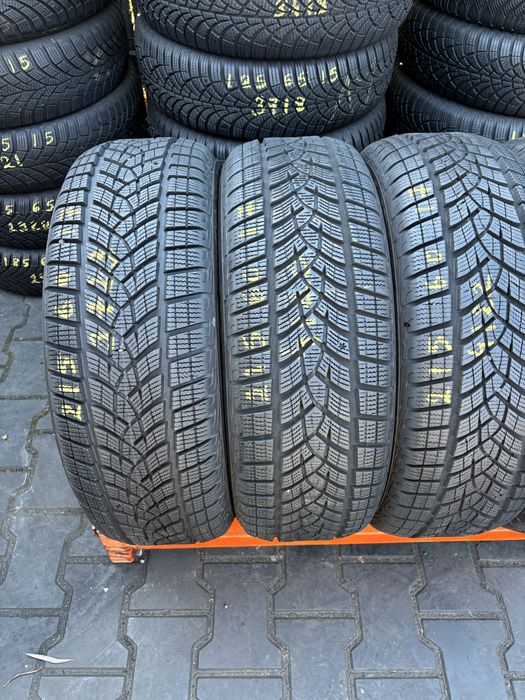 Anvelope Iarna 215/60/17 GoodYear UltraGrip Performance 215 60 17 R17