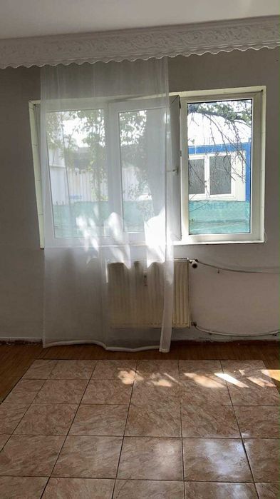 Persoana Fizica - Vand Camera Camin, Parter
