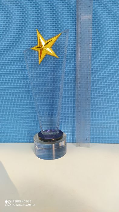 Статуэтки из толстого стекла