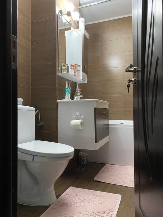 Vand apartament cu 2 camere decomandat!