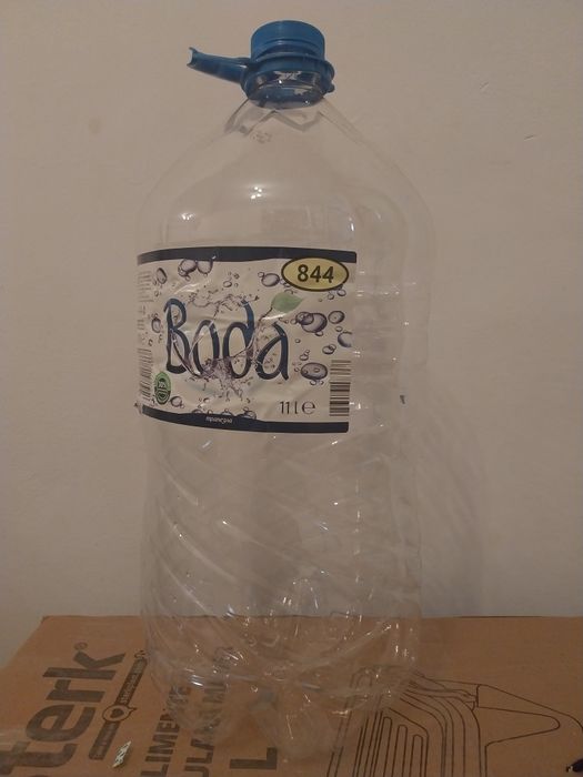 Подарявам туби за вода 11 л.