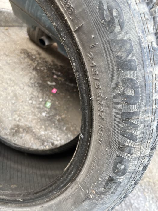 Продам резину на Автомобиль.