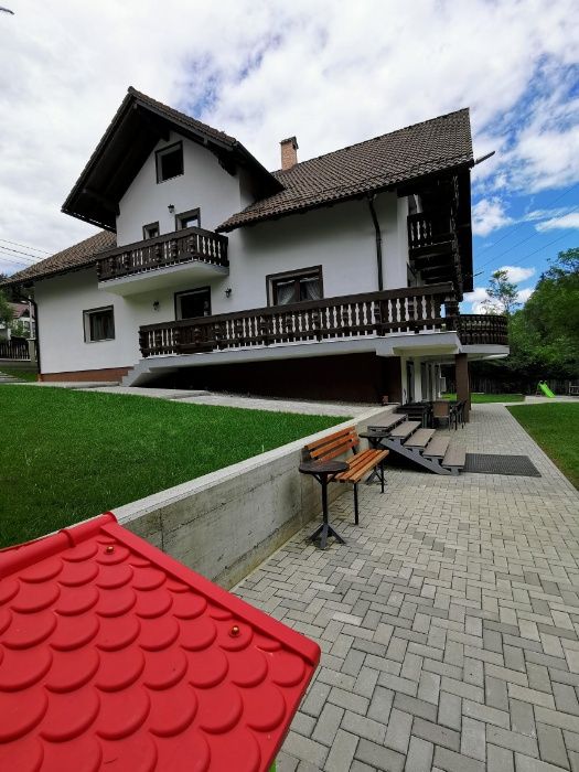 Cazare la munte cabana pensiune vila grup VILA MOLIDUL Zarnesti