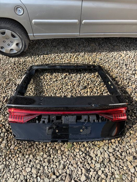 Заден капак + стоп за Ауди q8