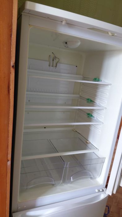 Продам Холодильник LG