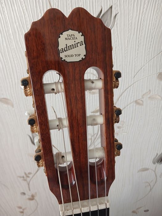 Продам электроакустическую гитару