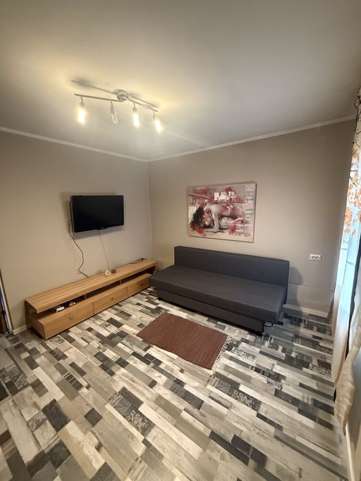 Vând apartament în Aștileu + curte exterioară cu anexe