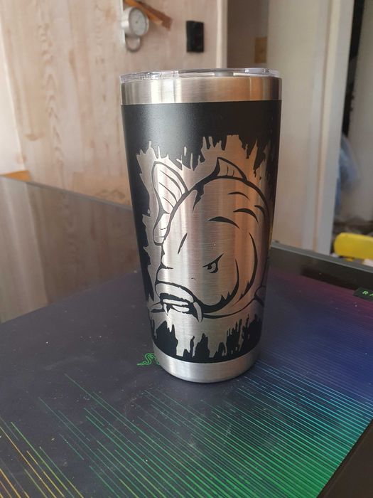 Термос с гравиран шаран– Идеален за любителите на риболова и природата