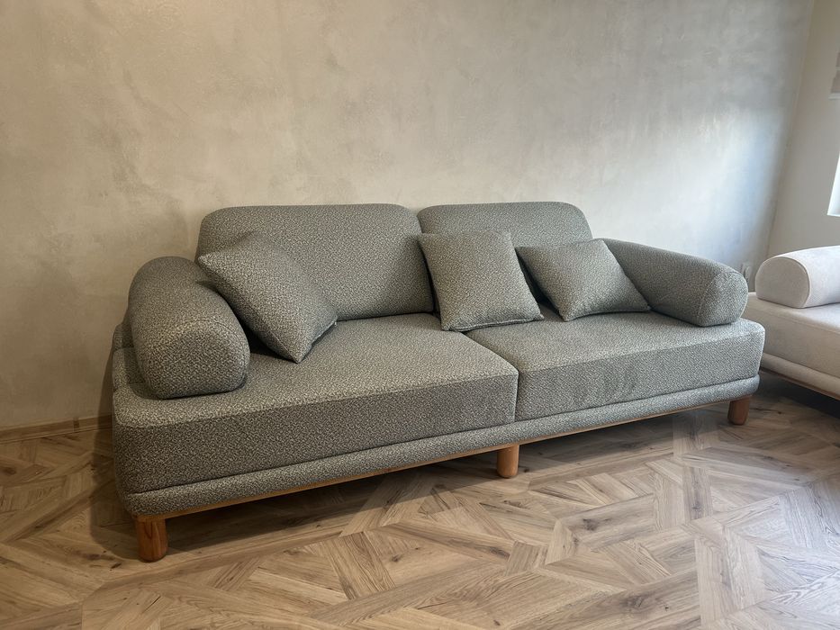 Чисто нов триместен диван с функция сън