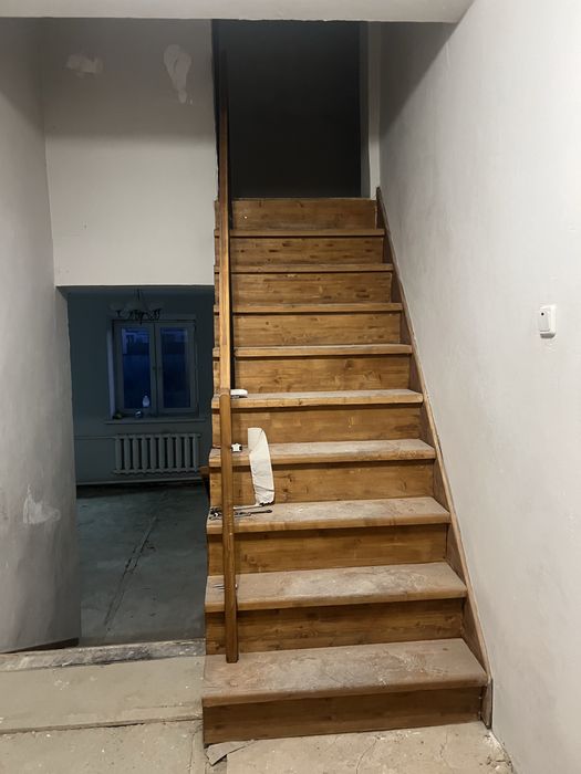 Продам деревянную  лестницу