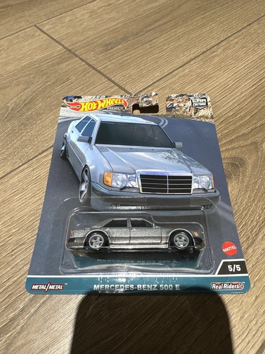 Hot Wheels Premium Mercedes-Benz 500 E