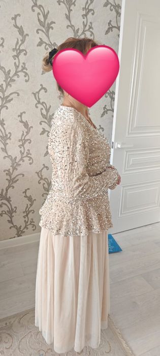 Продаётся, платья новые.