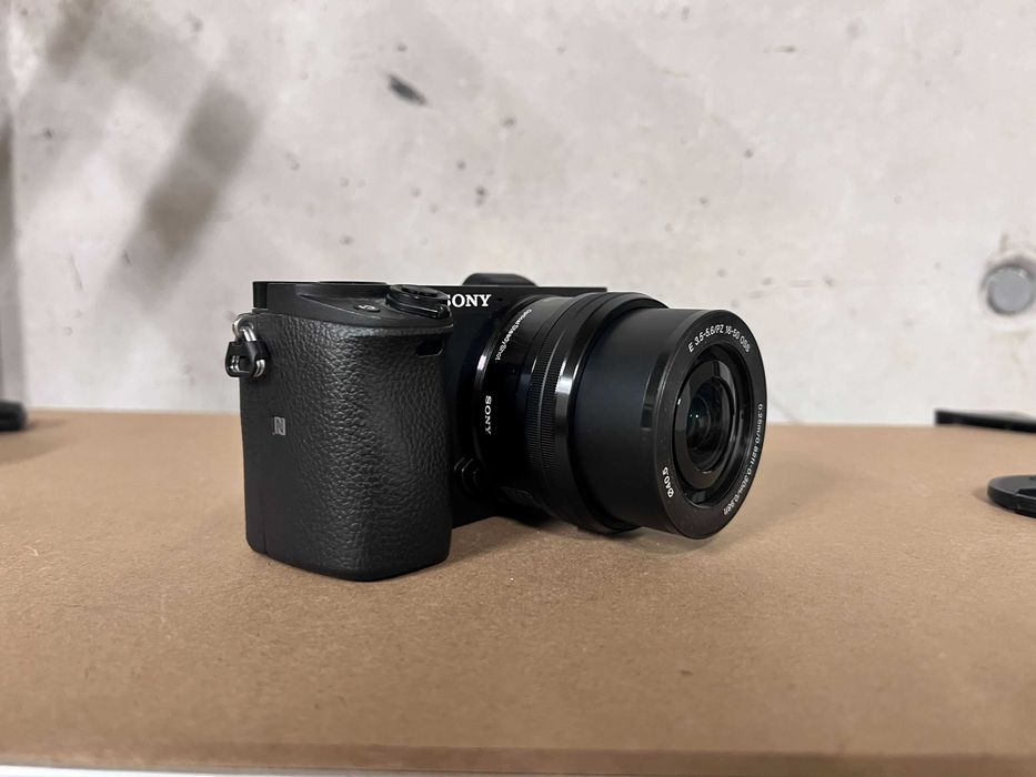 Продавам Sony A6400 с 2 обектива